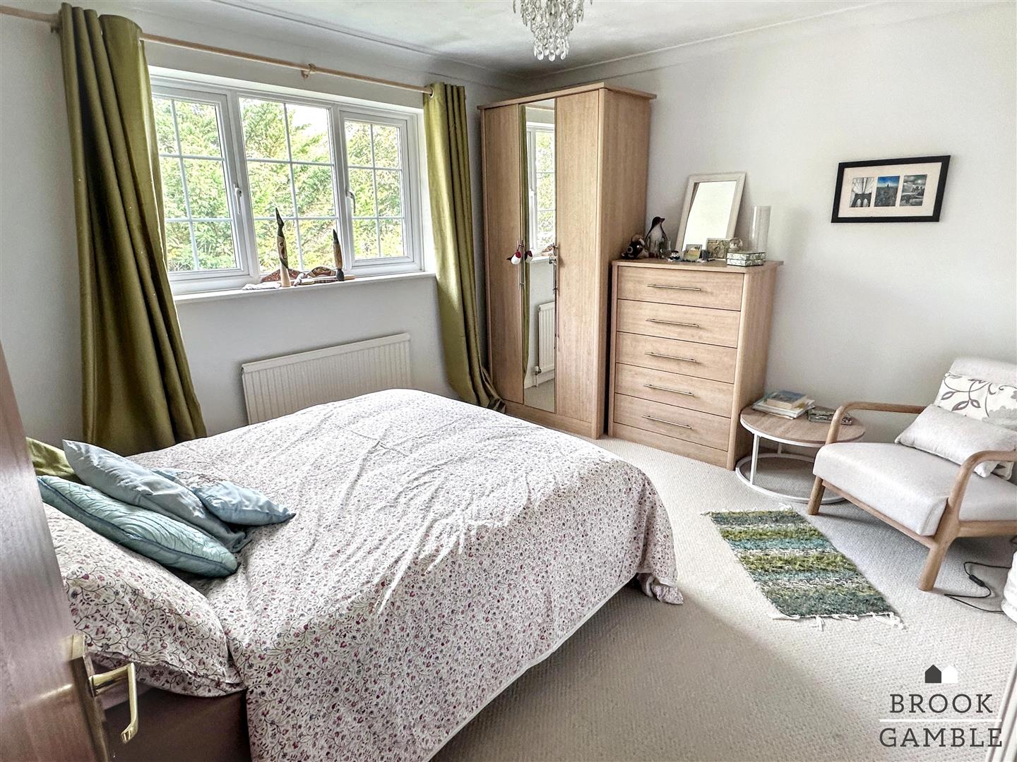 4 Bedroom House - Detached. Greenway in Eastbourne, 16
